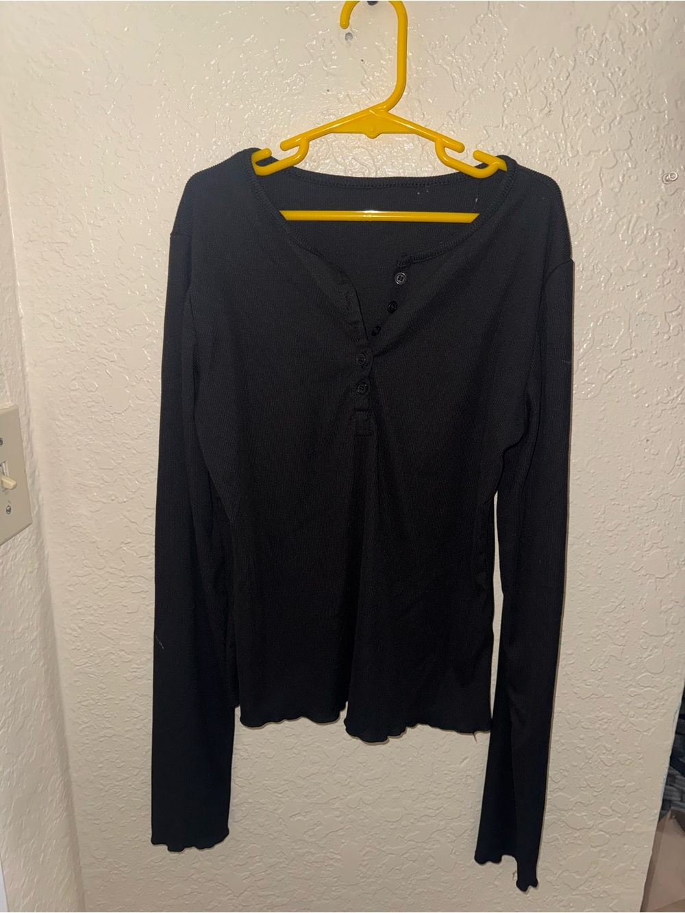 SHEIN Black Long-Sleeve Henley Tee
